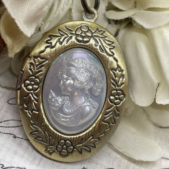 Bronze Locket White Pearl Lady Victorian Maiden Necklace Gift Mom Easter Wife - Picture 5 of 16